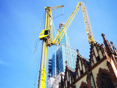 Mobilbaukran MK140 für Fassadenarbeiten mieten