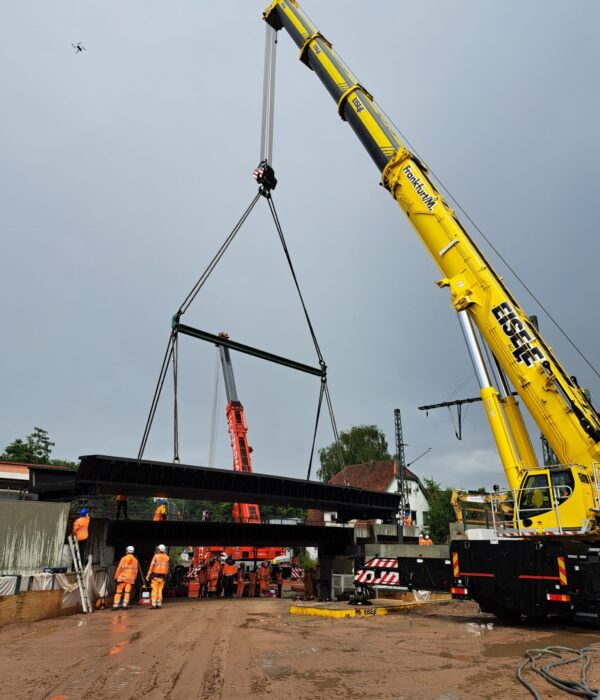 Hebetechnik Mobilkran mieten Brückenbau Eisele
