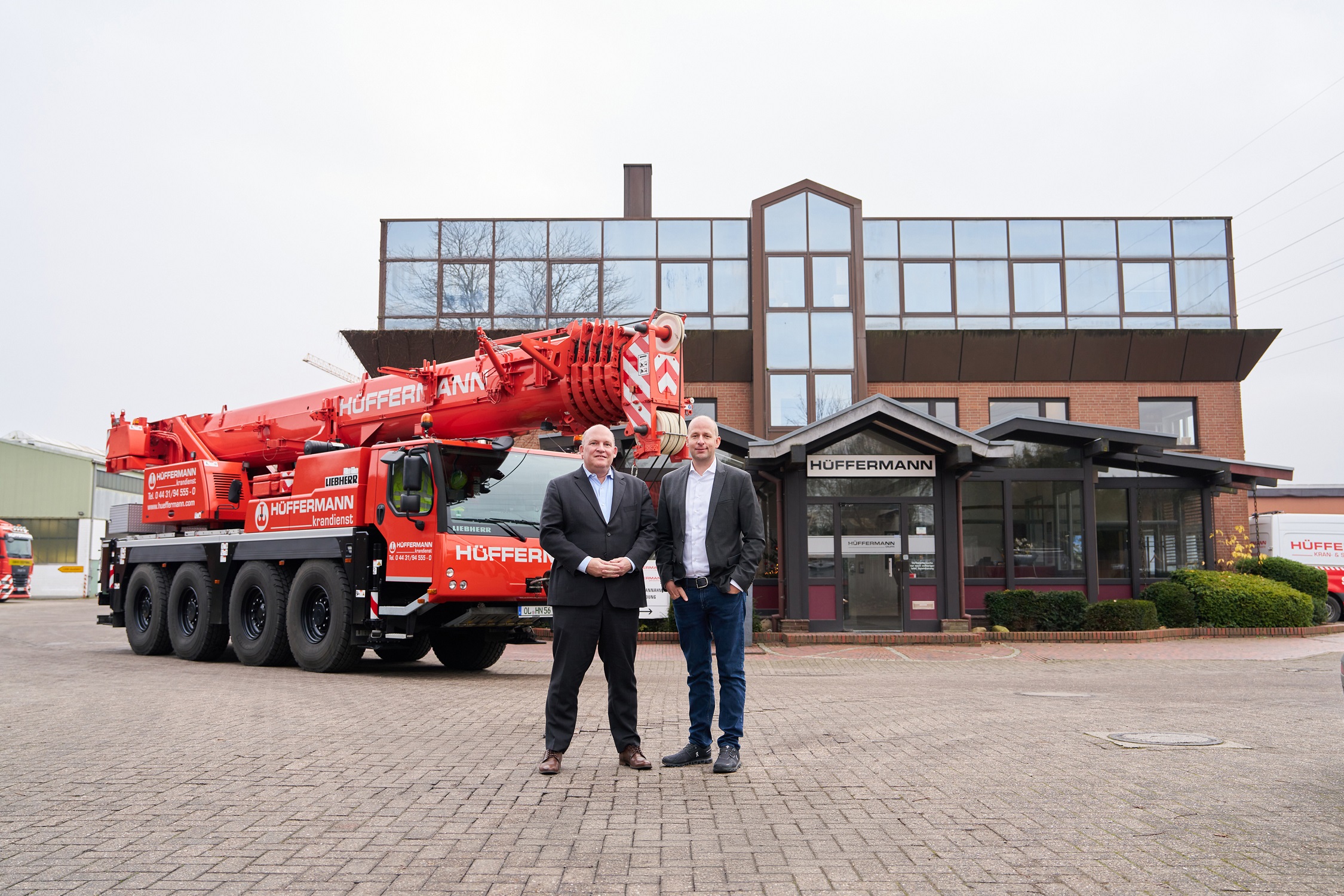 Hagedorn Pressefoto - Insolvenzverwalter Tim-Beyer (li) und Christian Hülsewig - geschäftsführender Gesellschafter Hagedorn Gruppe (re)