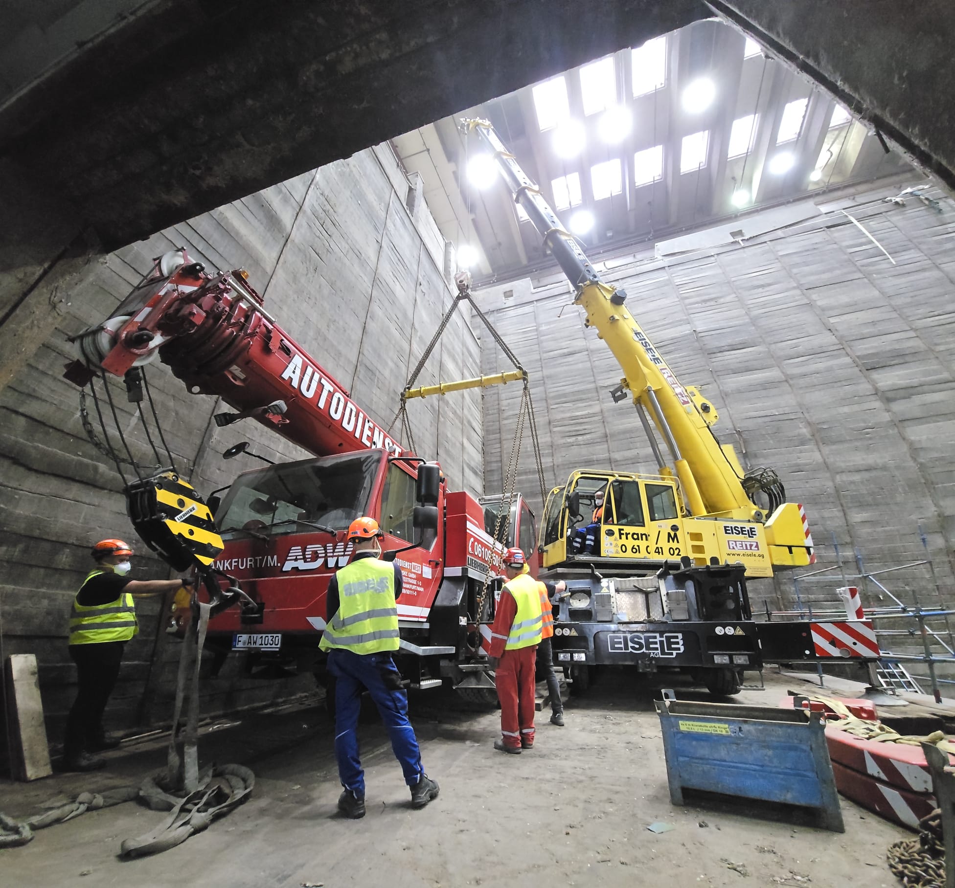 Müllbunker Sanierung Kran mieten Eisele ADW Kranarbeiten