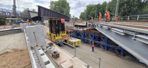 SPMT & Hubsysteme bei Brückenmontage Hamburg - Hüffermann Gruppe